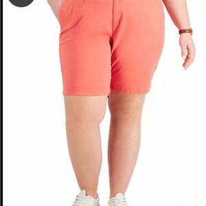 “Salmon” colored Bermudas with Relaxed Fit and Breathable Fabric